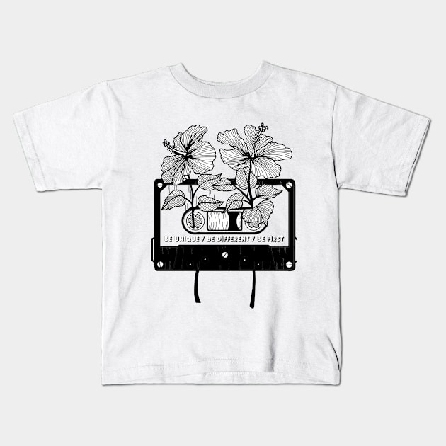 cassette de flores Kids T-Shirt by josefaqueenbean